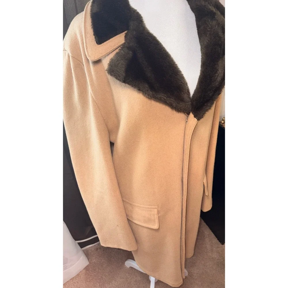 Woolrich Wool Men's 1980's Blend Long Coat Size 44 Camel Brown Faux Fur Overcoat